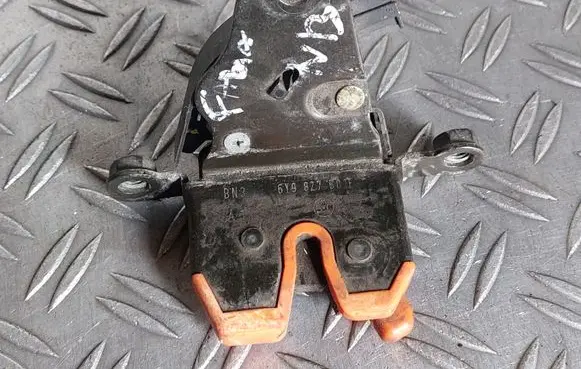 Skoda Fabia Mk1 (6Y) Tailgate/trunk/boot lock/catch/latch 6Y9827501F