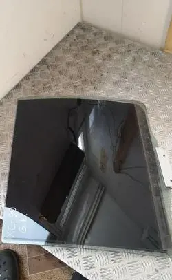 Volvo XC90 Rear door window glass