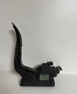 Mercedes-Benz Vito Viano W638 Accelerator throttle pedal A9013000404 0281002335 282410932