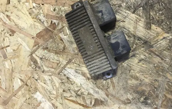 Opel Signum Glow plug pre-heat relay 24451765 8973227511 5343538