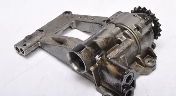 BMW 5 E60 E61 Oil pump 7792945