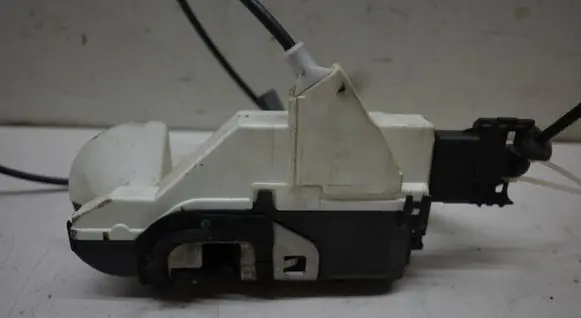 Citroen C5 Front door lock 574388