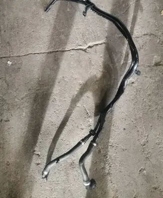 Engine coolant pipe/hose