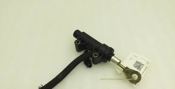 BMW Z4 E85 E86 Clutch master cylinder 6758822 21526758822