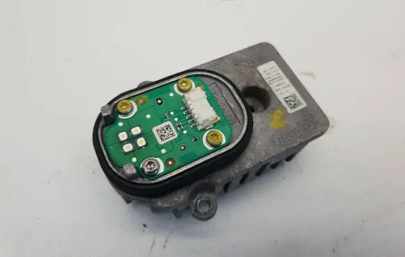 Mercedes-Benz C W205 LED ballast control module M7HN0000 MDE13504 P130867