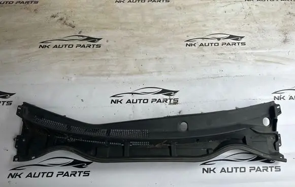 Toyota Auris E180 Wiper trim 5581202210