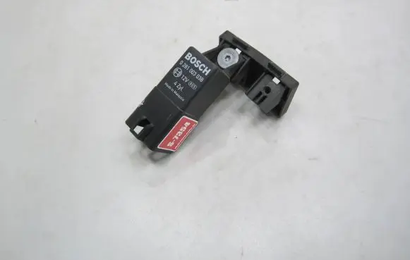 Volkswagen Touran I Glow plug pre-heat relay 038907281D