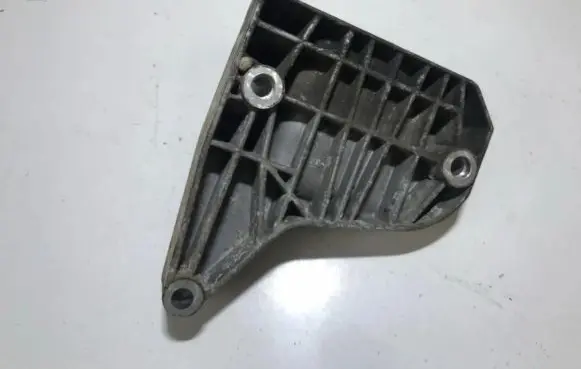 BMW 1 E81 E87 Engine mounting bracket 7692974548