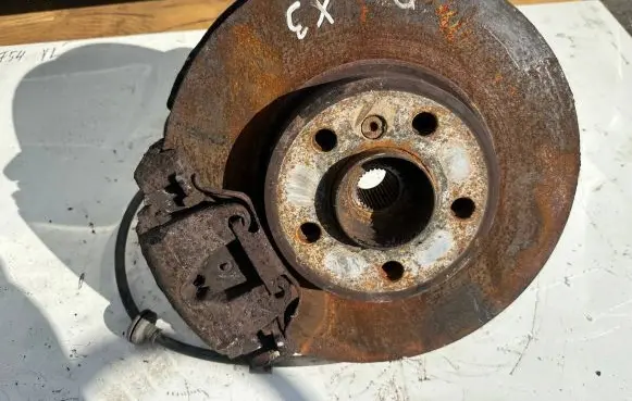 BMW X3 E83 Front wheel hub