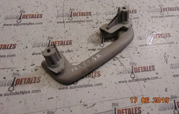 Toyota Corolla Verso AR10 Rear interior roof grab handle