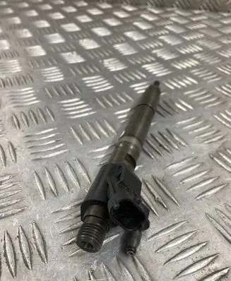 Volvo S80 Fuel injector 31272690