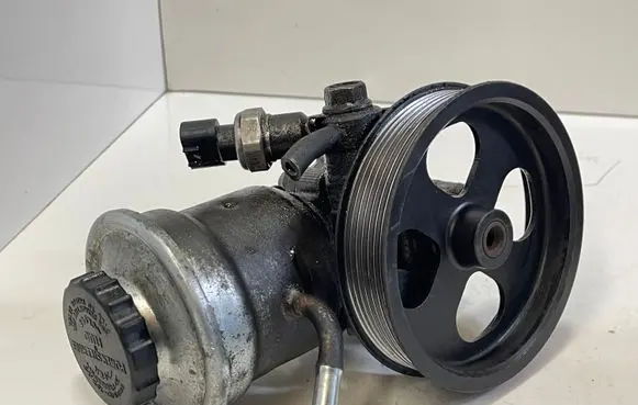 Toyota Avensis T250 Power steering pump