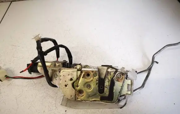 Mazda 323 F Front door lock