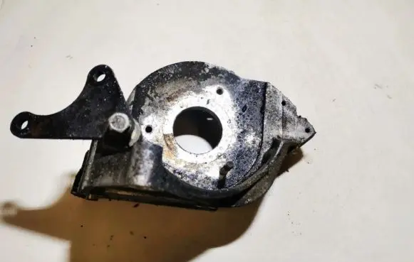 Peugeot 206 Engine mounting bracket 96347639