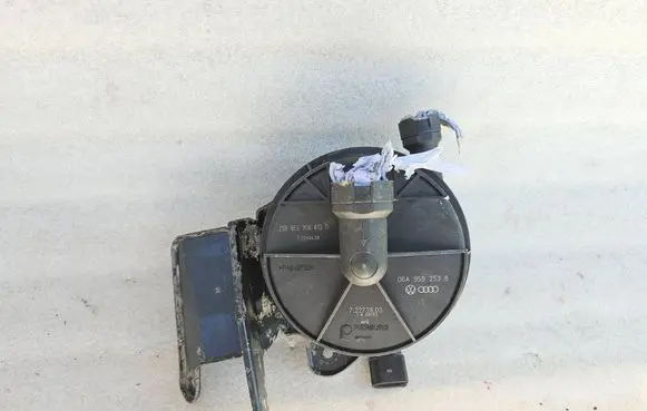 Audi A4 S4 B6 8E 8H Secondary air pump 8E0906613D 72293428