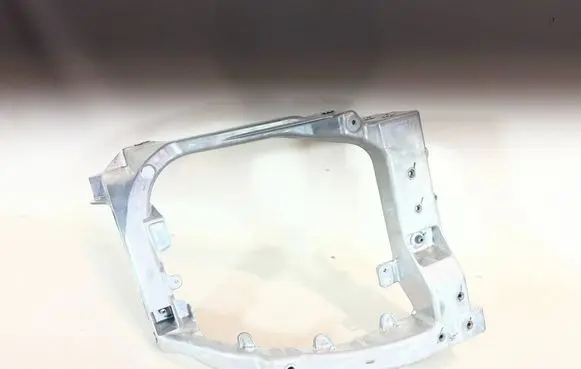 Land Rover Defender Headlight/headlamp mounting bracket L8B213N078
