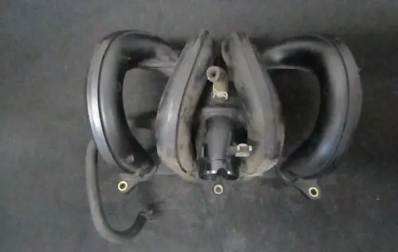 Toyota Yaris Intake manifold