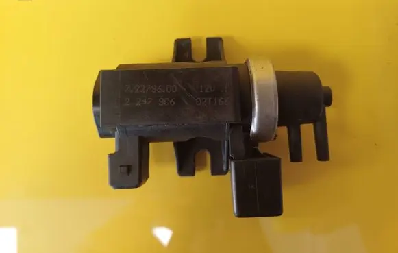 BMW 5 E39 Turbo solenoid valve 722796 2247907