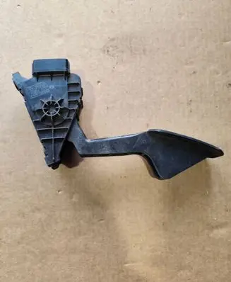 Toyota Land Cruiser (J120) Accelerator throttle pedal 7812060350 1988003020 02H100086A5