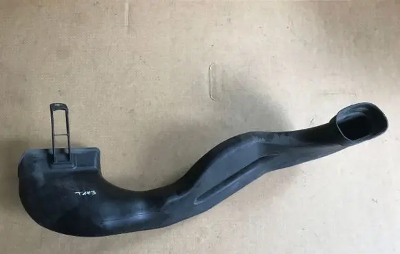 Opel Astra J Air intake duct part 13307080