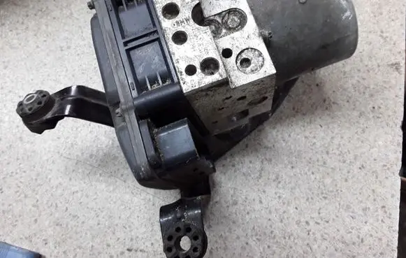BMW X5 E70 ABS Pump 6798284