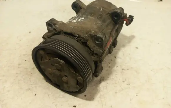 Volkswagen PASSAT B4 Air conditioning (A/C) compressor (pump) 1H0820803D 4615507524