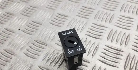 Passenger airbag on/off switch