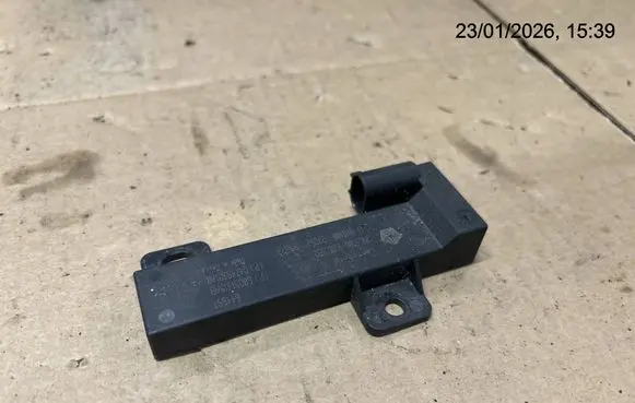 Chrysler Pacifica Aerial antenna amplifier 68051315AB