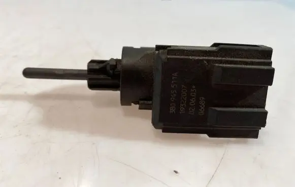 Audi A4 S4 B6 8E 8H Brake pedal sensor switch 3B094551A 19322007 06689