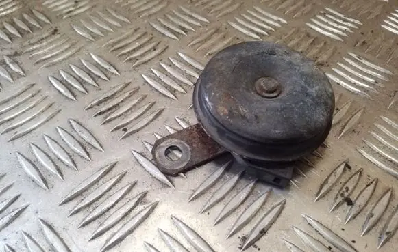 Toyota RAV 4 (XA20) Horn signal