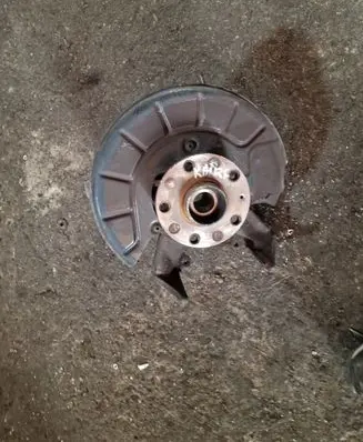 Volkswagen Golf VI Front wheel hub