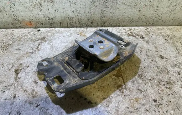 Peugeot Partner III Engine mount bracket