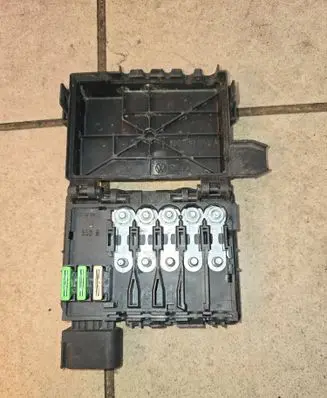 Volkswagen Multivan T4 Fuse module 7D0937550A
