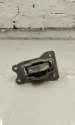 Volvo XC90 Engine mount bracket 31460716