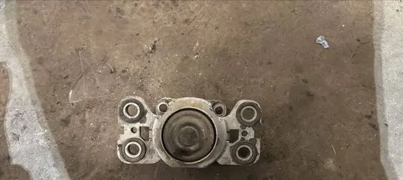 Volvo S80 Engine mount bracket 8G9N7M121BA