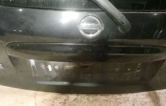 Nissan Note (E11) Trunk door license plate light bar 