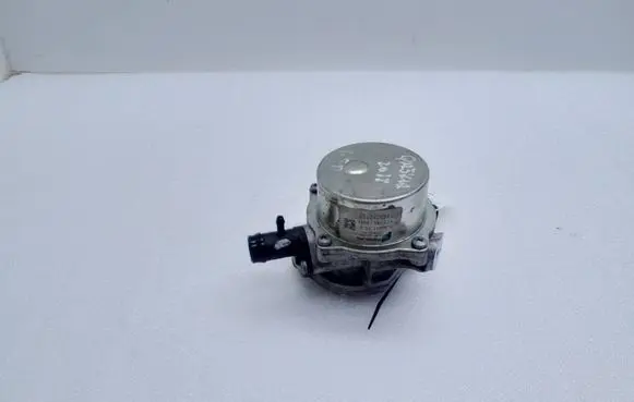 Nissan Qashqai Vacuum pump 146505272R