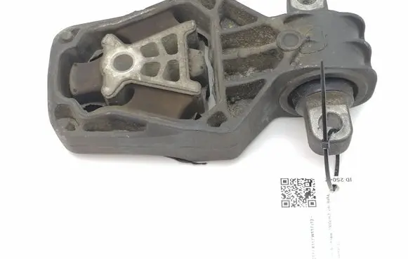 Mercedes-Benz CLA C117 X117 W117 Engine mount bracket A2462401209