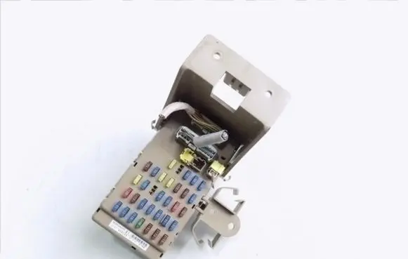 Subaru Legacy Fuse module 82201AG000