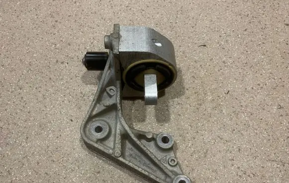 Porsche Taycan 9J1 Engine mount bracket 9J1399233B 9J1399383