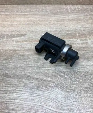 BMW 5 E39 Turbo solenoid valve 2246175 72190323