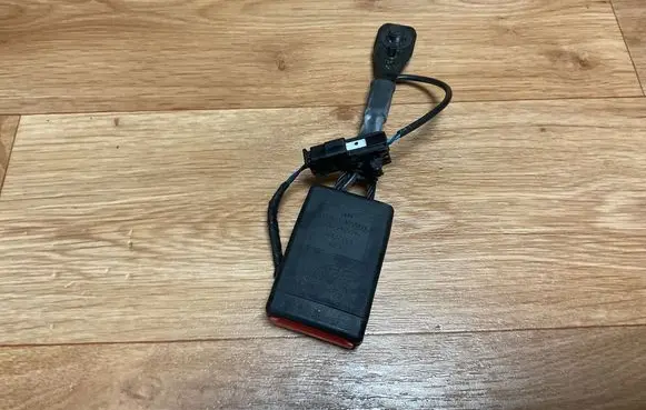 Opel Insignia A Front seatbelt buckle 13327468 562288001 1733