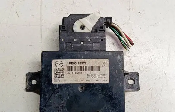 Mazda CX-5 Voltage converter/converter module PE0318572U4 8ES01087100 PE0318572