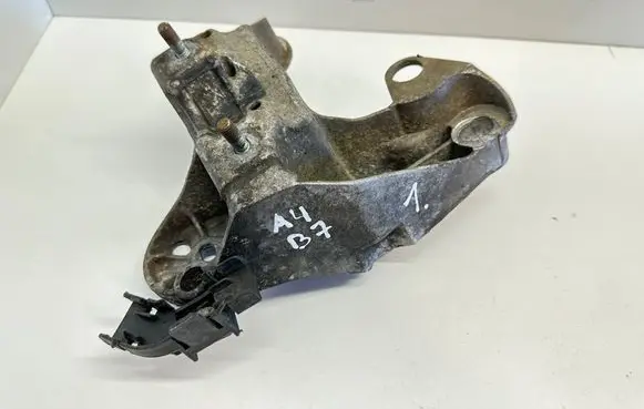 Audi A4 S4 B7 8E 8H Engine mounting bracket 8e0199352f