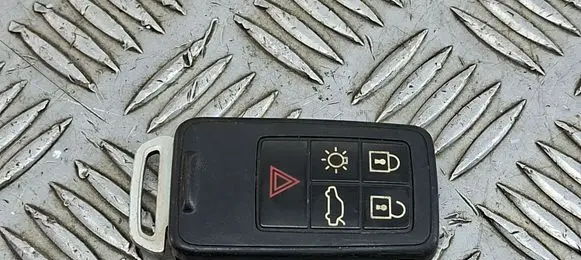 Volvo V40 Ignition key/card 