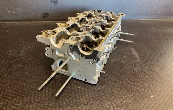 Peugeot 407 Engine head 9641752610