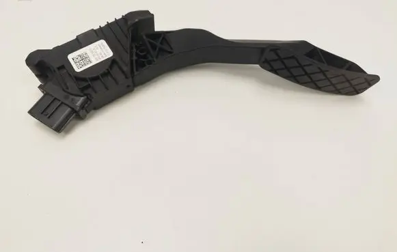 Volkswagen Tiguan Accelerator throttle pedal 5Q2723503D