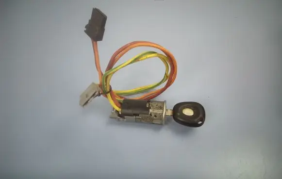 Renault Laguna I Ignition lock 845683P