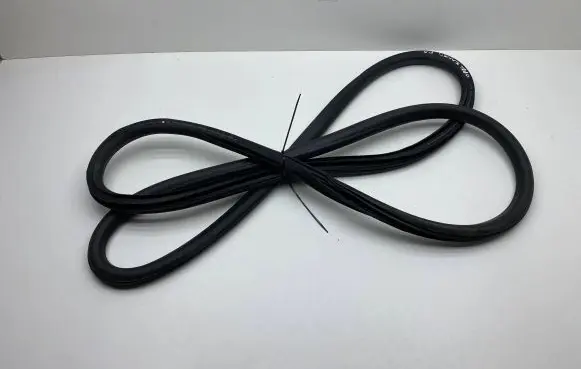 Opel Zafira C Front door rubber seal 13259937 360574169