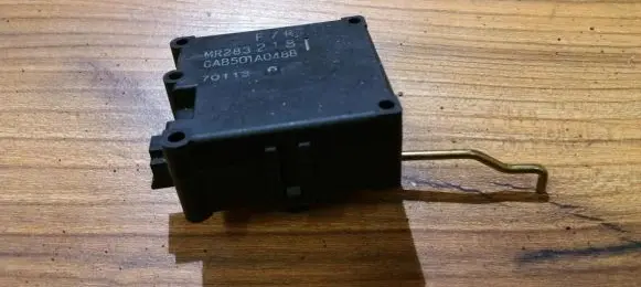 Mitsubishi Galant Air flap motor/actuator mr283218 cab501a0408b